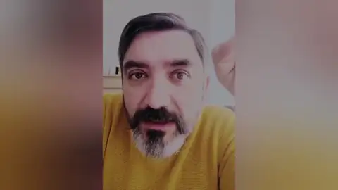 Difunde en redes sociales que un vecino tiene coronavirus y se convierte en una historia de solidaridad Difunde en redes sociales que un vecino tiene coronavirus y se convierte en una historia de solidaridad
