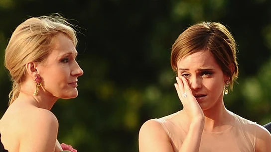 J.K. Rowling junto a Emma Watson J.K. Rowling junto a Emma Watson