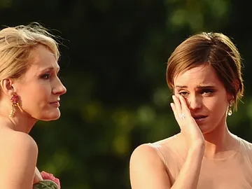 J.K. Rowling junto a Emma Watson J.K. Rowling junto a Emma Watson