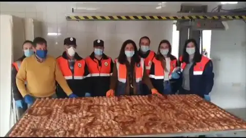 Un bollo de 900 huevos con fines solidarios frente al coronavirus en Galicia Un bollo de 900 huevos con fines solidarios frente al coronavirus en Galicia