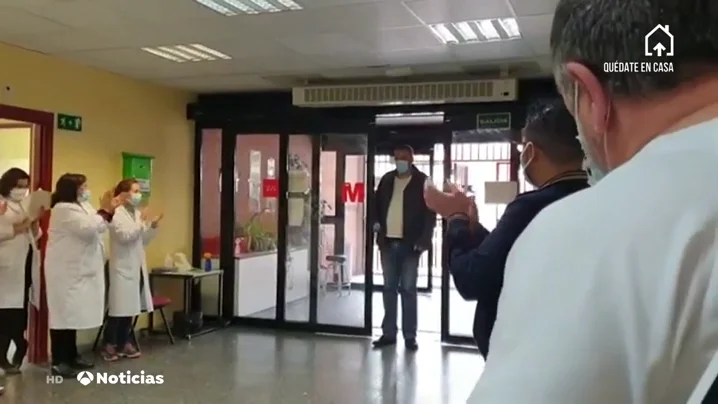 El emotivo homenaje de los sanitarios del Hospital de Alcorc&oacute;n a Jos&eacute; Mar&iacute;a, un conductor de VTC: "Ech&eacute; a llorar como un beb&eacute;"