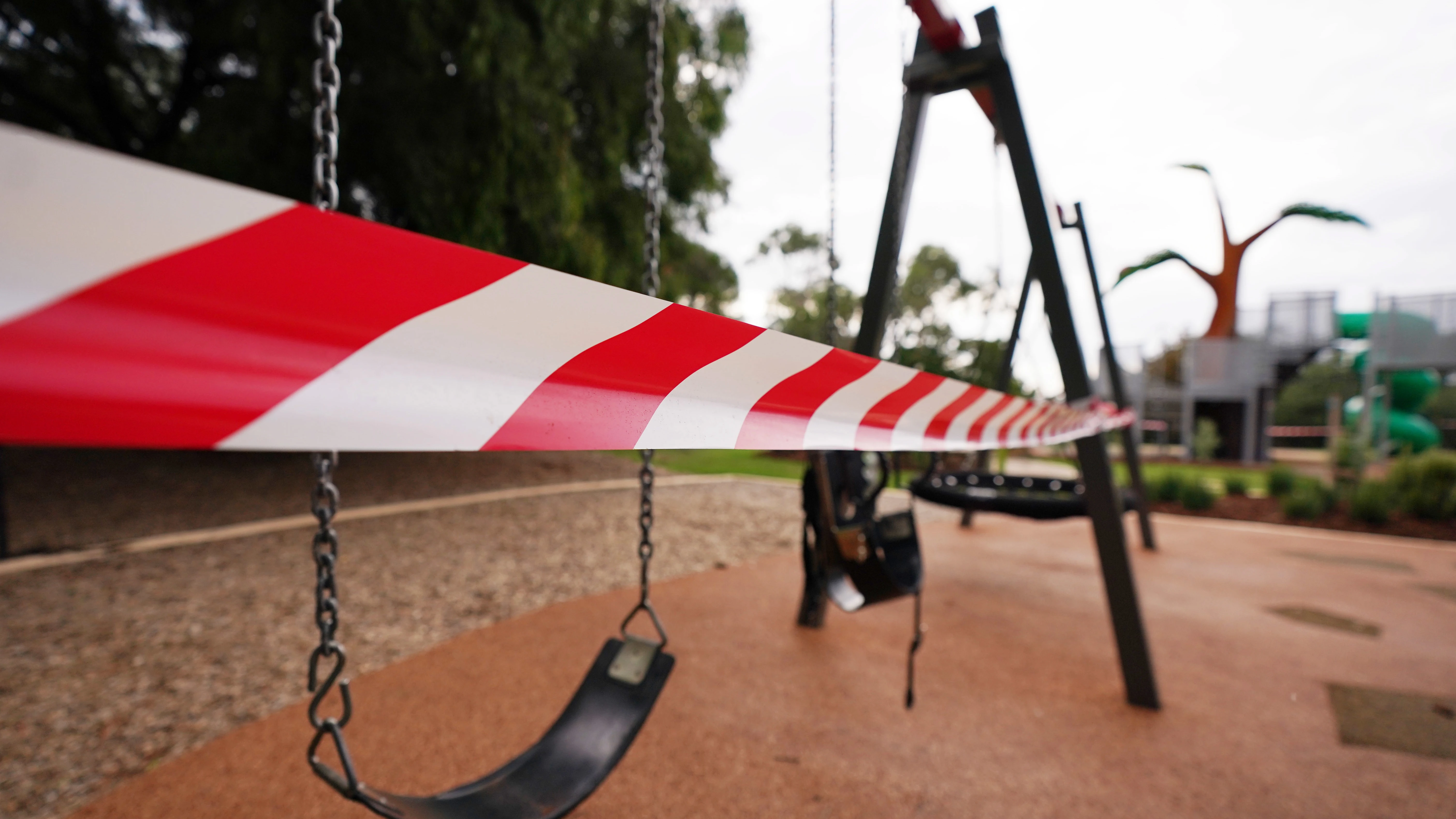 Un parque infantil cerrado 