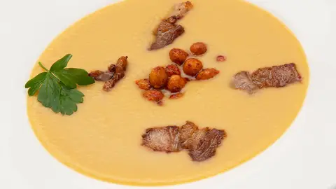 Receta de crema de garbanzos con garbanzos frito y panceta Receta de crema de garbanzos con garbanzos frito y panceta