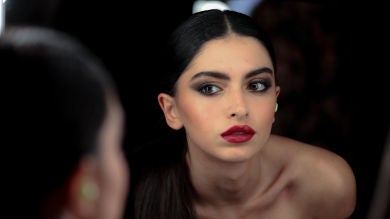 El sensual posado de Lucía Rivera sin la parte de arriba del bikini 