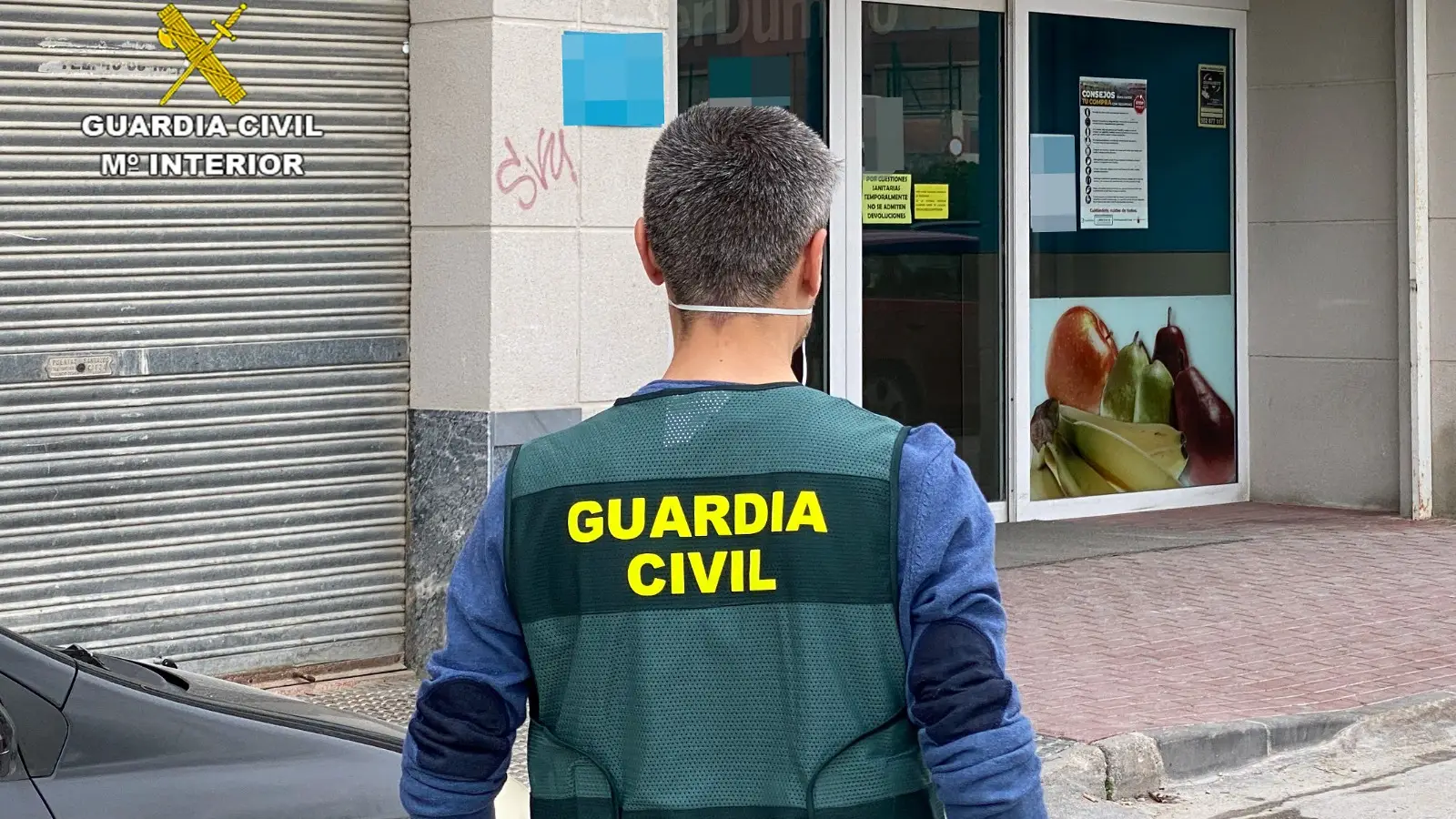 La Guardia Civil en el supermercado La Guardia Civil en el supermercado