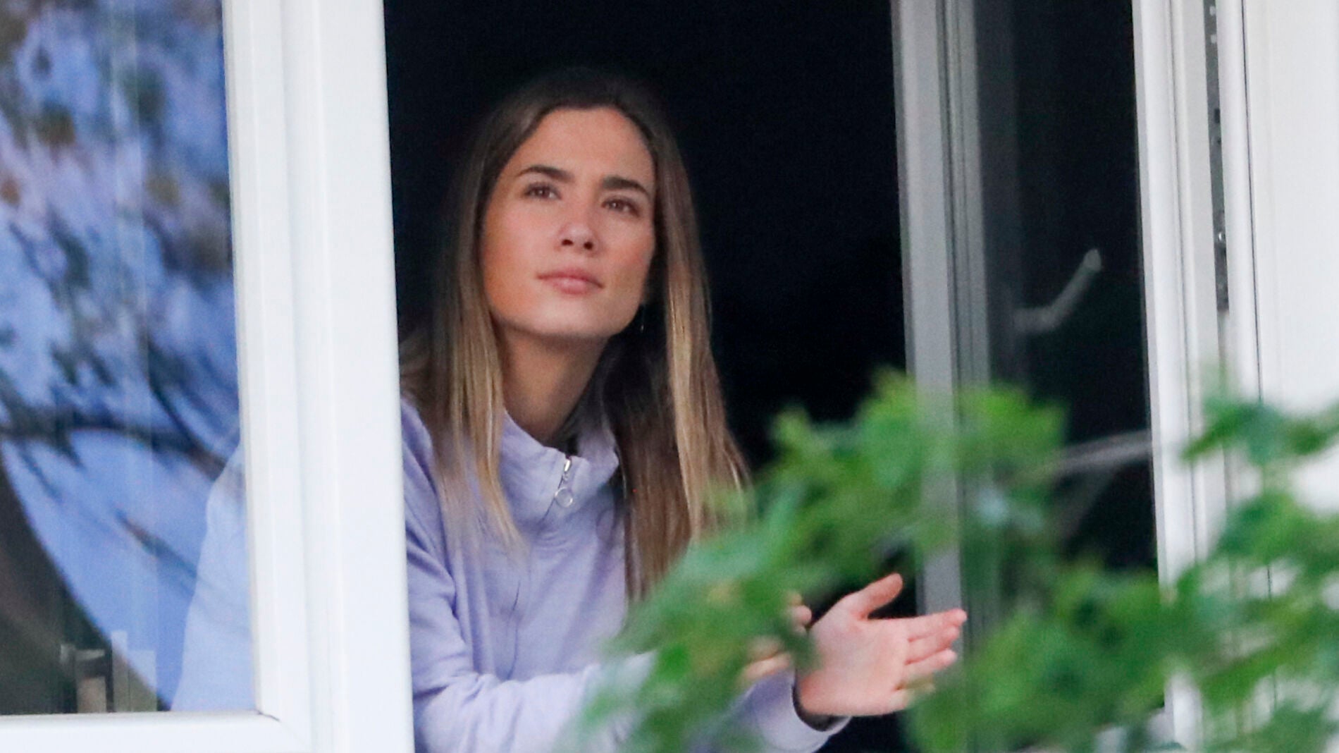 María Pombo se une cada día al aplauso solidario