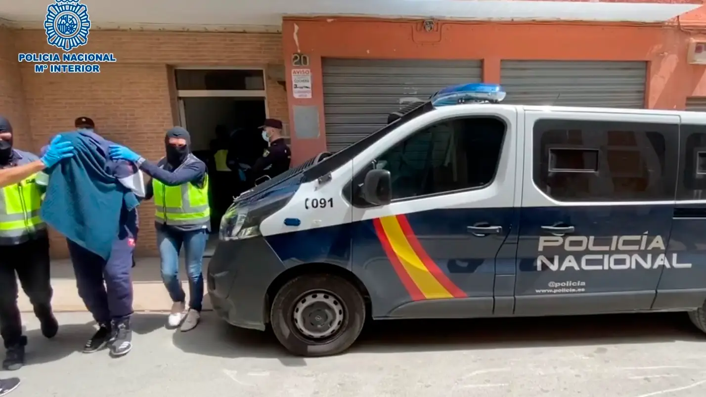 Momento de la detención por parte de agentes de la Policía Nacional Momento de la detención por parte de agentes de la Policía Nacional