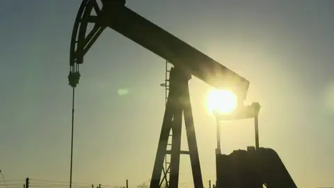 El petróleo Brent se desploma a 20 dólares después del descalabro del barril de Texas en EE.UU. por la crisis del coronavirus El petróleo Brent se desploma a 20 dólares después del descalabro del barril de Texas en EE.UU. por la crisis del coronavirus
