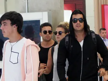Mario Casas junto a sus hermanos Óscar, Sheila y Christian Mario Casas junto a sus hermanos Óscar, Sheila y Christian