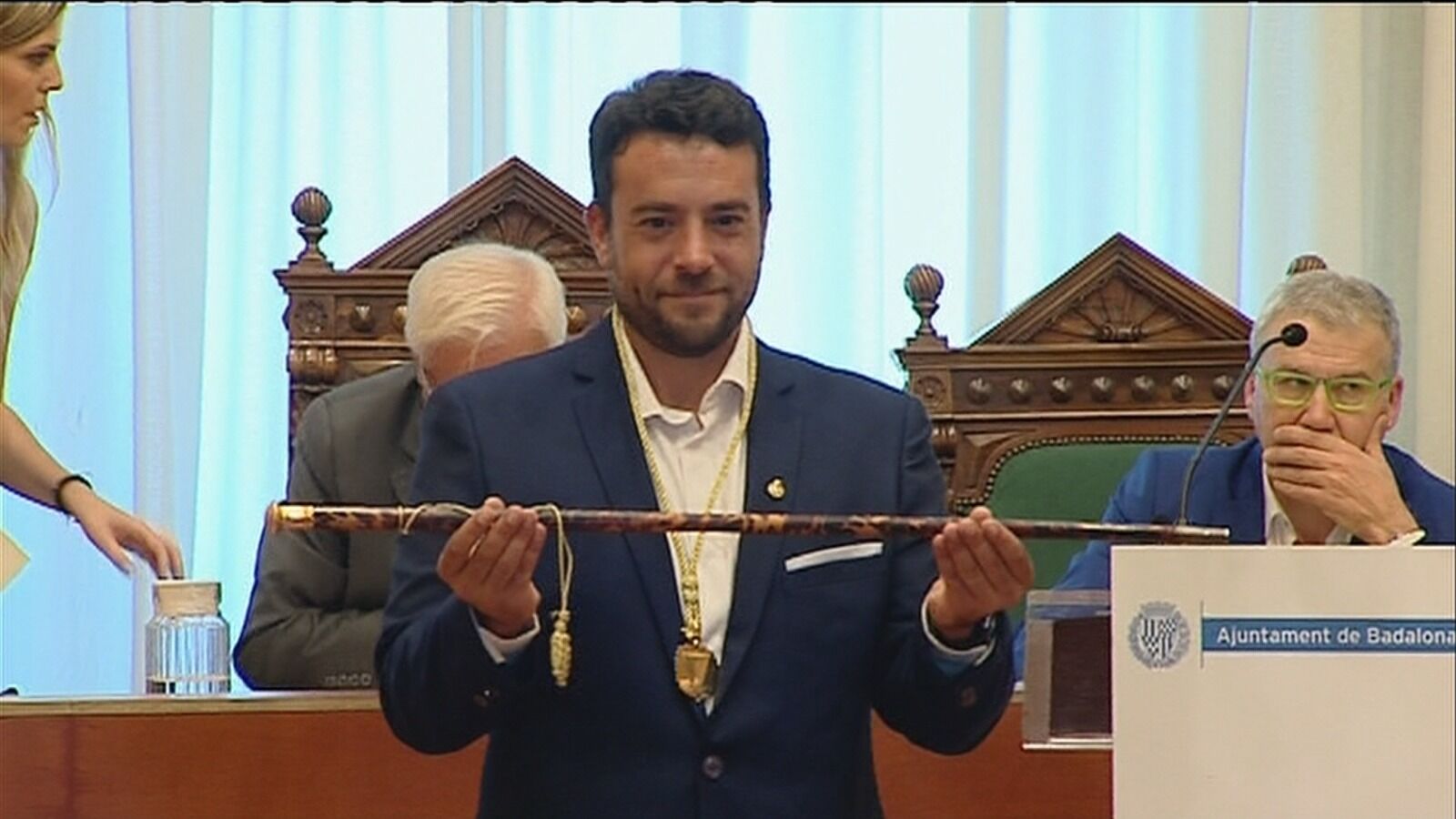 El alcalde de Badalona muerde a un agente tras ser pillado ebrio conduciendo en Barcelona