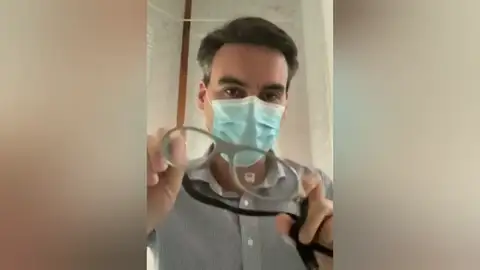 El truco definitivo para que no se te empañen las gafas con la mascarilla El truco definitivo para que no se te empañen las gafas con la mascarilla