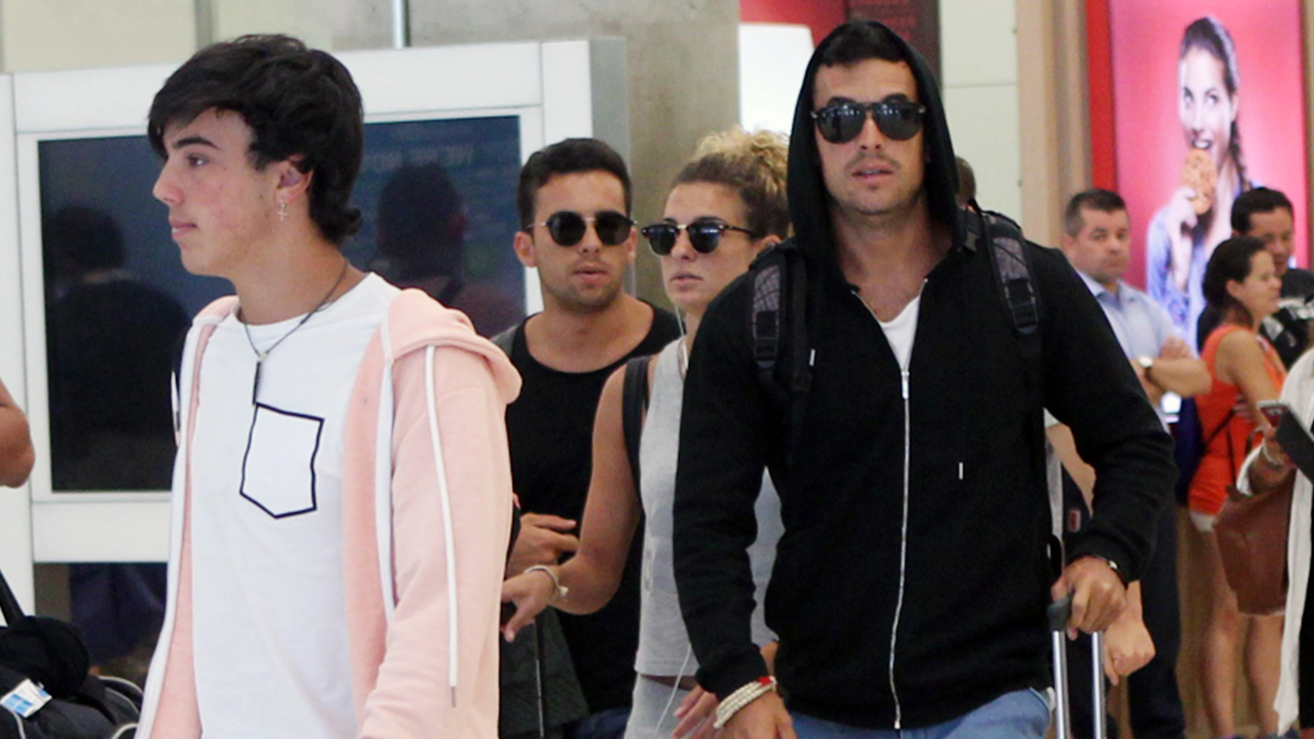 Mario Casas, Óscar Casas y sus hermanos Sheila y Christian