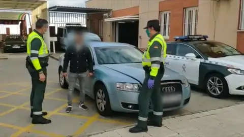 Circulan a 240 km por hora por la A-49 dirección Portugal a pesar del confinamiento por coronavirus Circulan a 240 km por hora por la A-49 dirección Portugal a pesar del confinamiento por coronavirus