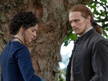 Sam Heughan y Caitriona Balfe como Jamie y Claire Fraser en 'Outlander'