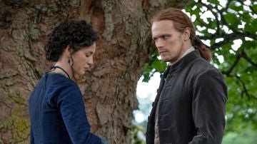 Sam Heughan y Caitriona Balfe como Jamie y Claire Fraser en 'Outlander'