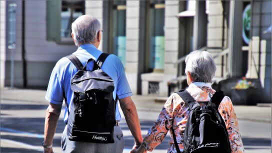 Una pareja de ancianos