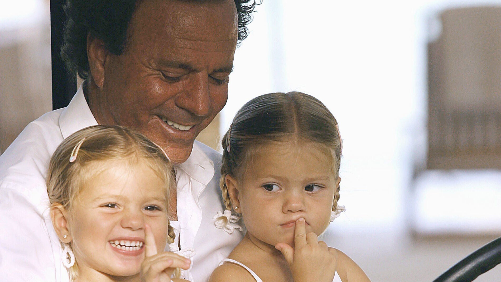 Julio Iglesias con sus hijas Victoria y Cristina