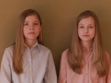 El mensaje agradecimiento de Leonor y Sofía a los que ayudan durante la crisis de coronavirus:"Todos sois importantes" El mensaje agradecimiento de Leonor y Sofía a los que ayudan durante la crisis de coronavirus:"Todos sois importantes"