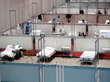 Pacientes en el hospital de campaña provisional instalado en Ifema Pacientes en el hospital de campaña provisional instalado en Ifema