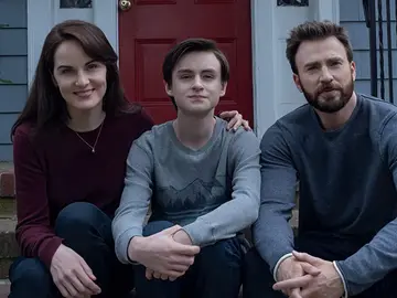 Chris Evans en 'Defending Jacob' junto a Michelle Dockery y Jaeden Martell Chris Evans en 'Defending Jacob' junto a Michelle Dockery y Jaeden Martell