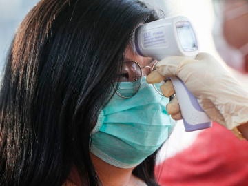 Noticias de la mañana (24-04-20) Las mascarillas quirúrgicas para prevenir el coronavirus se venden desde hoy en las farmacias a 0,96 euros