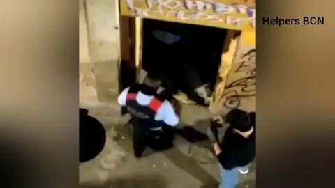 Detenidos dos hombres por asaltar una tienda de alimentación en el raval, Barcelona Detenidos dos hombres por asaltar una tienda de alimentación en el raval, Barcelona