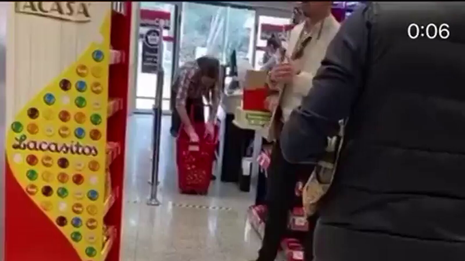 El vídeo de Pablo Iglesias comprando en un supermercado en Galapagar