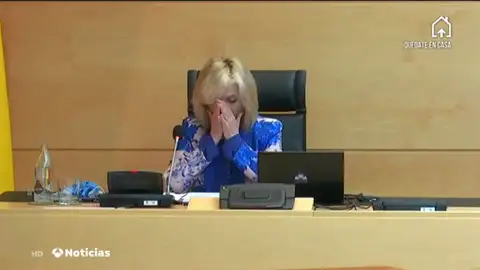 Verónica Casado llora al recordar a los sanitarios fallecidos Verónica Casado llora al recordar a los sanitarios fallecidos