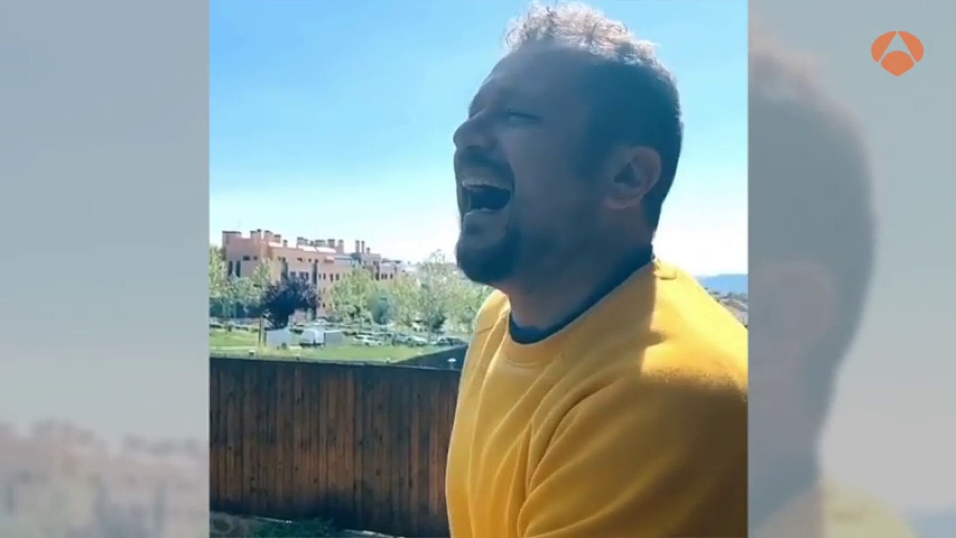 La hilarante imitación de El Monaguillo como Elsa de 'Frozen' y su máquina del tiempo