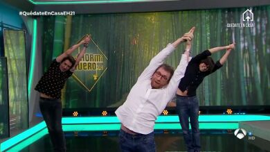 La demostración en directo de Pablo Motos para no volvernos débiles durante la cuarentena: 