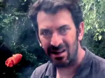 Arturo Valls reinventa el meme viral de la cuarentena y le añade suspense al estilo Spielberg en 'Paella III' Arturo Valls reinventa el meme viral de la cuarentena y le añade suspense al estilo Spielberg en 'Paella III'