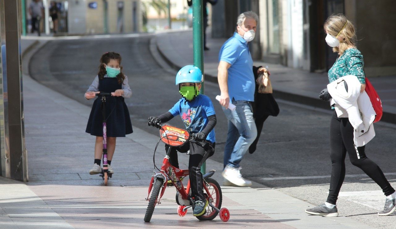 Niños en Elche en plena crisis sanitaria del coronavirus, Niños en Elche en plena crisis sanitaria del coronavirus,
