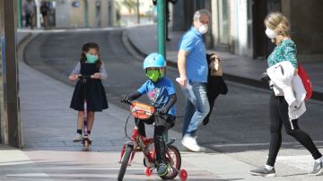 Niños en Elche en plena crisis sanitaria del coronavirus,