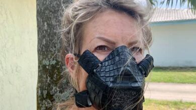 Crean mascarillas con piel de serpiente y de cocodrilo para 
