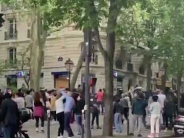Parisinos se saltan el confinamiento