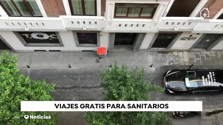 Cabify pide aplausos para los sanitarios por su trabajo frente al coronavirus desde el techo de sus coches Cabify pide aplausos para los sanitarios por su trabajo frente al coronavirus desde el techo de sus coches