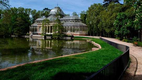 Retiro es el segundo distrito de Madrid con el mayor índice de casos confirmados de COVID-19 a 27 de abril. Retiro es el segundo de los distritos de Madrid con mayor porcentaje de casos confirmados de coronavirus a 27 de abril.