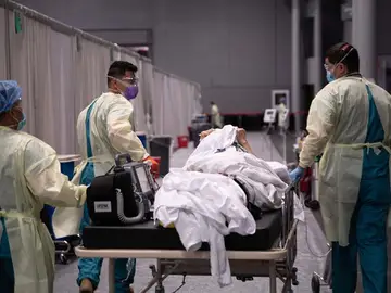 Miembros del servicio del Ejército de EEUU en un hospital de campaña Miembros del servicio del Ejército de EEUU en un hospital de campaña