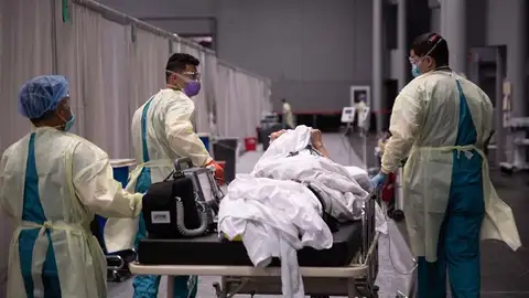 Miembros del servicio del Ejército de EEUU en un hospital de campaña Miembros del servicio del Ejército de EEUU en un hospital de campaña