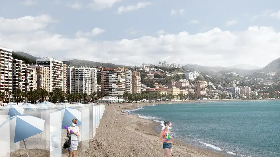 A la playa, ¿entre mamparas? Alberto y Emilio, dos estudiantes universitarios de Málaga, han ideado unas estructuras geométricas de metacrilato, que permitirían el disfrute de la pllaya, cumpliendo con las exigencias sanitarias