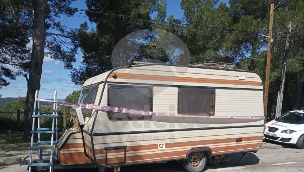La caravana donde vivía el último mendigo asesinado en Barcelona
