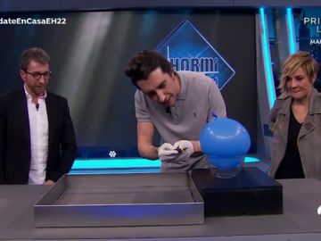 Marron muestra la ciencia en casa más alucinante utilizando solamente un globo de agua