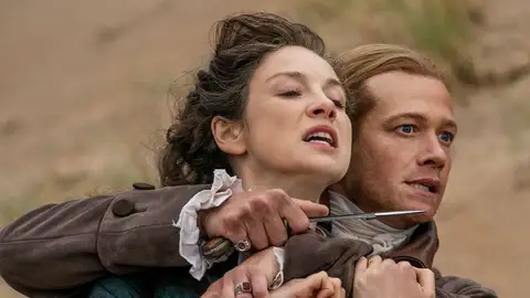Edward Speleers y Caitriona Balfe como Stephen Bonnet y Claire en 'Outander' Edward Speleers y Caitriona Balfe como Stephen Bonnet y Claire en 'Outander'
