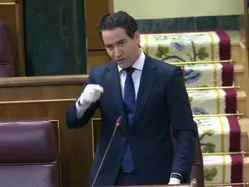 Rifirrafe entre Teodoro García y Pablo Iglesias: "Nuestro objetivo es proteger a la gente y no a un Gobierno que se cae a trozos" Rifirrafe entre Teodoro García y Pablo Iglesias: "Nuestro objetivo es proteger a la gente y no a un Gobierno que se cae a trozos"