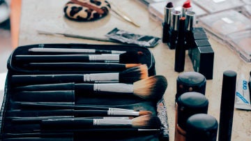 Cómo desinfectar los cosméticos y brochas