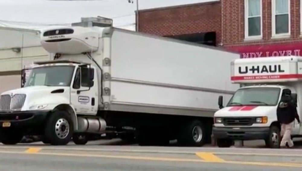 Encuentran dos camiones llenos de cuerpos sin vida en Nueva York