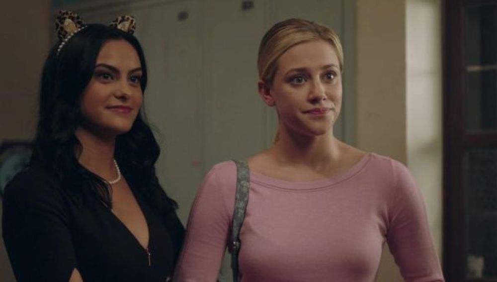 Betty Y Veronica Por Siempre Lili Reinhart Manda Un Bonito Mensaje Apoyando A Camila Mendes Riverdale