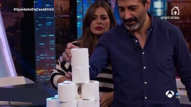 La torre de papel higiénico enfrenta a Nuria Roca, Juan del Val, Marron y Pablo Motos en 'El Hormiguero 3.0: quédate en casa'