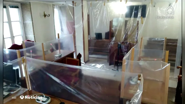 Instalan plásticos en los juzgados para poder celebrar juicios con seguridad por el coronavirus Instalan plásticos en los juzgados para poder celebrar juicios con seguridad por el coronavirus