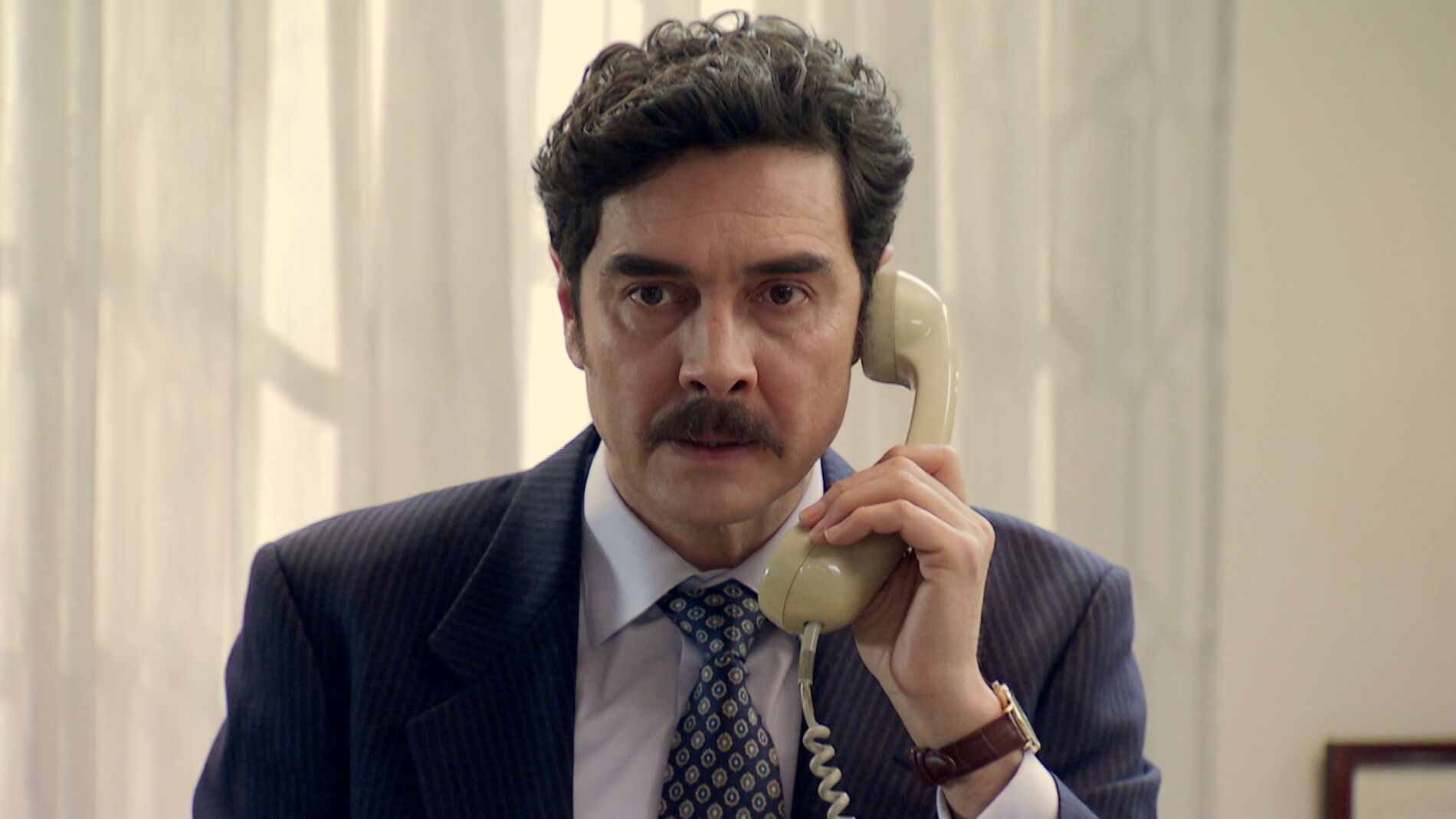 Armando, acorralado por su cruel comportamiento con Irene